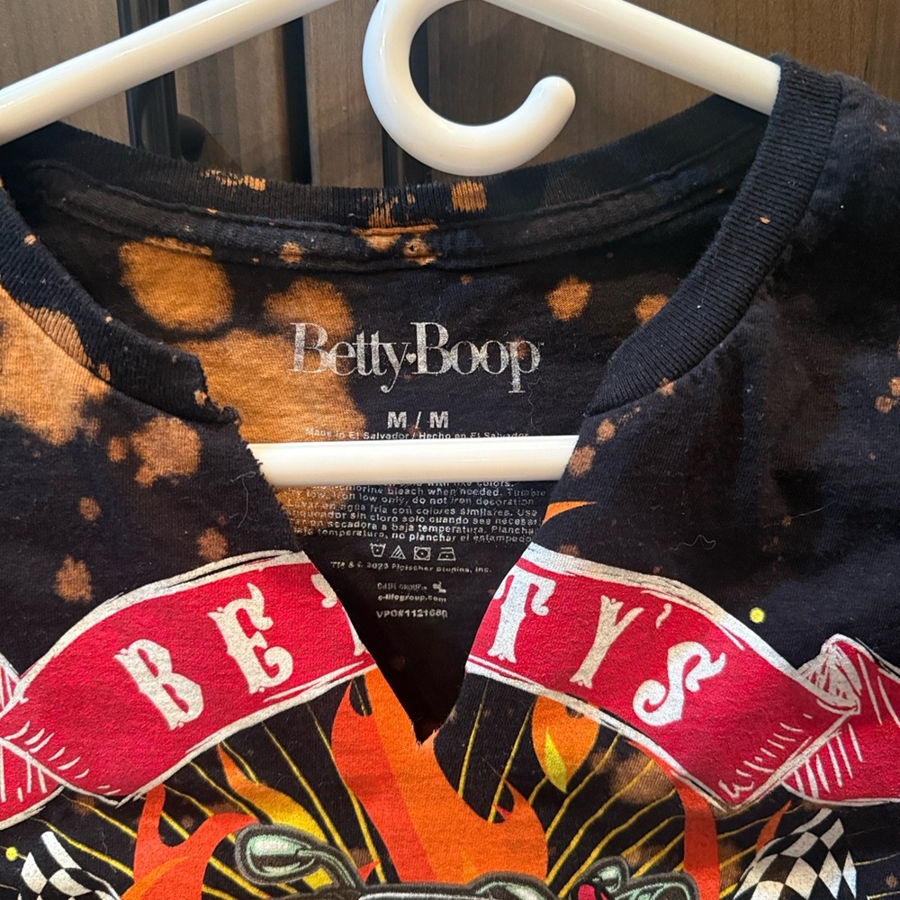 Betty Boop Cropped Graphic  T-Shirt - Picture 3 of 6